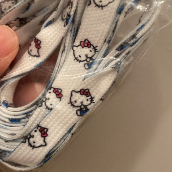 🆕NIP SANRIO: Hello Kitty Shoe Laces - Picture 3 of 3